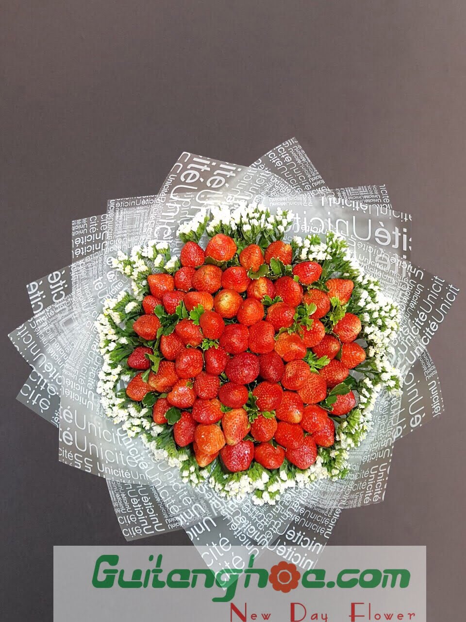 Bó hoa dâu tây ăn được