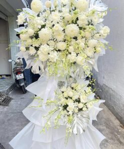 HCB 135 Kệ Hoa Viếng Sang Trọng
