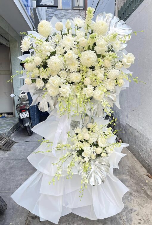 HCB 135 Kệ Hoa Viếng Sang Trọng