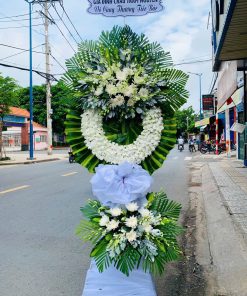 HCB 157 Vòng Hoa Viếng 2 Tầng Trắng